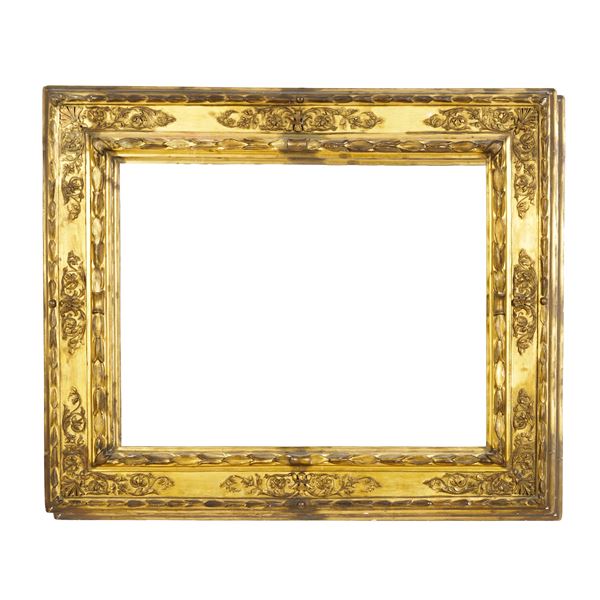 Cornice a cassetta in legno intagliato e dorato. XVIII secolo