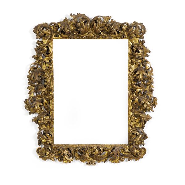 Grande cornice barocca in legno intagliato e dorato. XVII-XVIII secolo