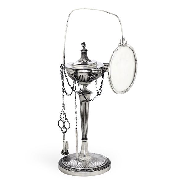 Roma, inizi del XIX secolo. Maestro argentiere Francesco Ossani (1800-1829) Lucerna neoclassica