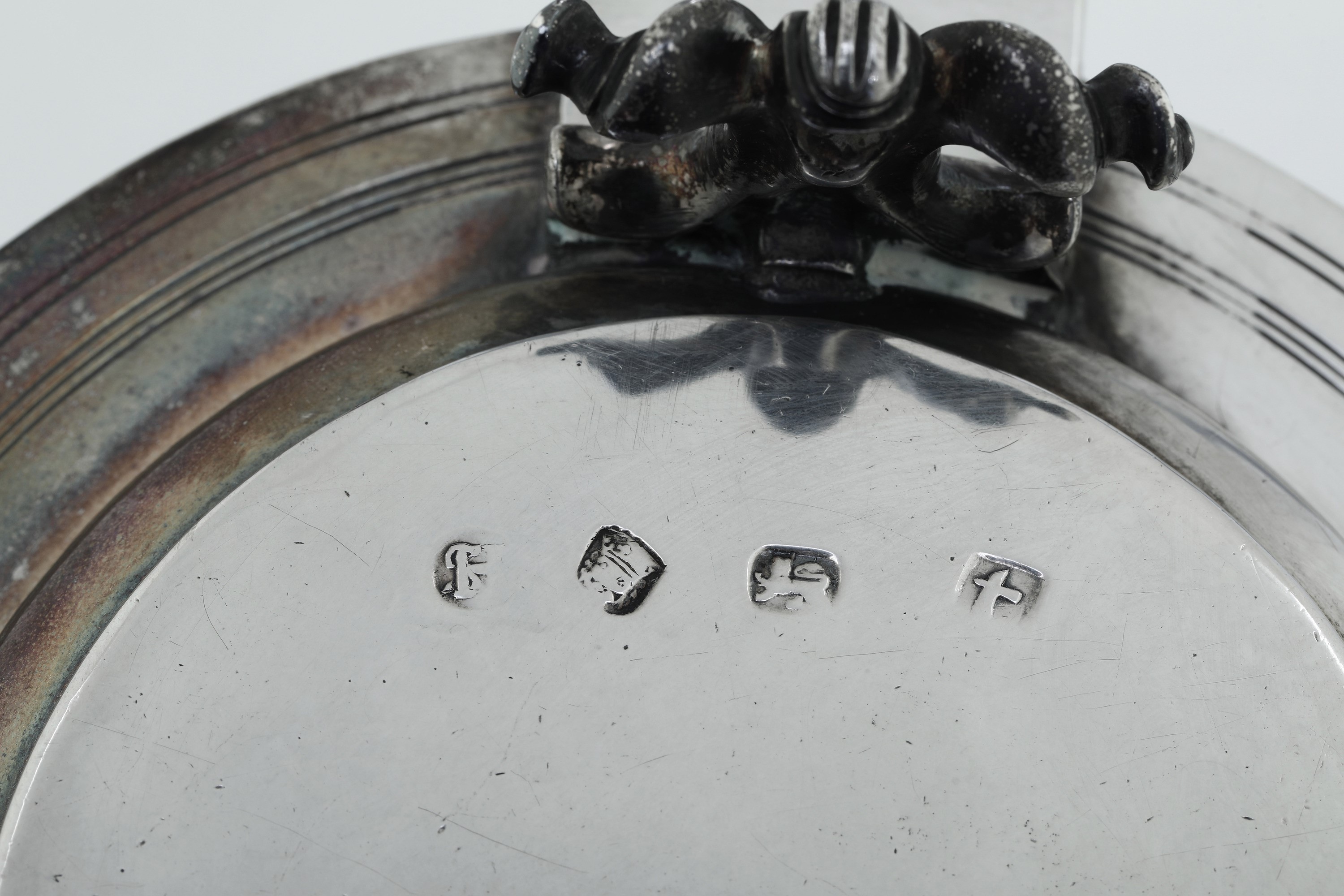 Londra 1696, Marchio Dell'argentiere S H Lettere Incrociate a Monogramma Entro Riserva Circolare ...