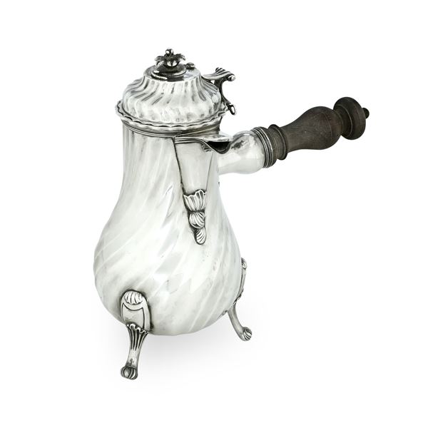 Torino, terzo quarto del XVIII secolo. Assaggiatore e contrassaggiatore Carlo Micha (1753-1787). Argentiere Giovanni Valle (1715-1785) Cioccolatiera