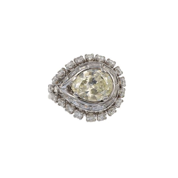 Pear-cut dimaond and platinum ring