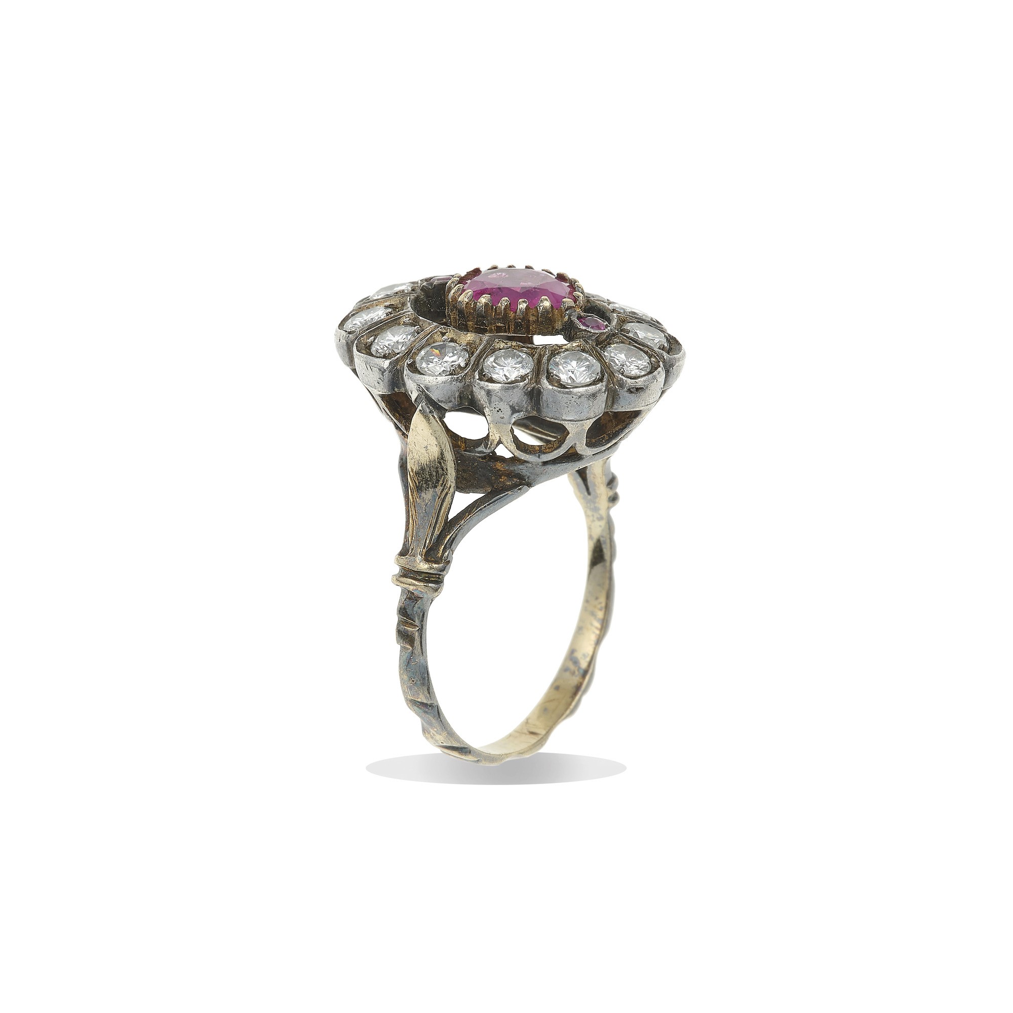Anello con Rubino Burma e Diamanti Taglio Brillante