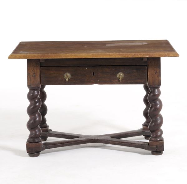 Tavolo rustico con gambe a torciglione