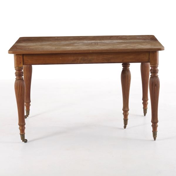 Tavolo da pranzo in stile inglese. XX secolo