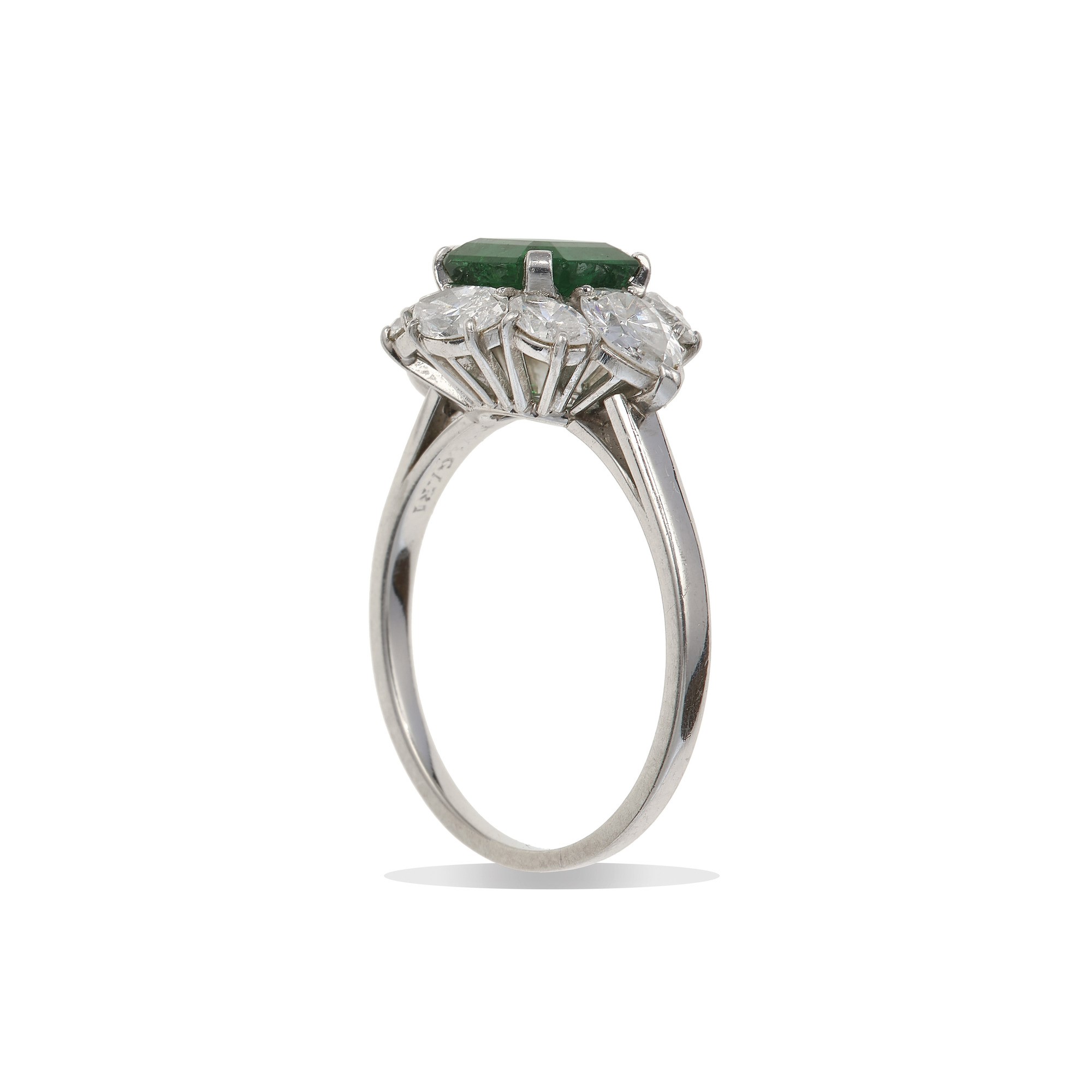 Bulgari. Anello con Smeraldo Zimbabwe di Ct 1.30 Circa e Diamanti a Contorno per Ct 1.94 Circa