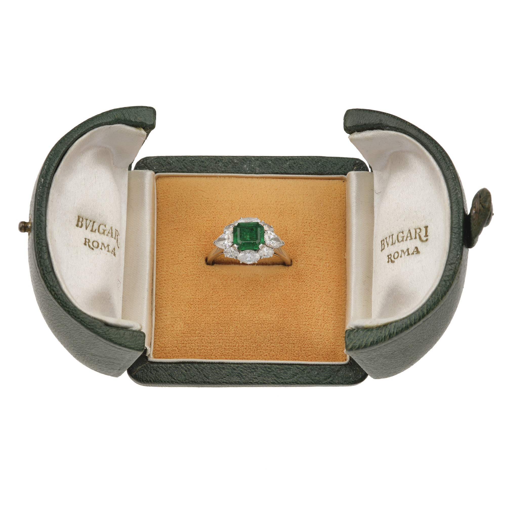 Bulgari. Anello con Smeraldo Zimbabwe di Ct 1.30 Circa e Diamanti a Contorno per Ct 1.94 Circa