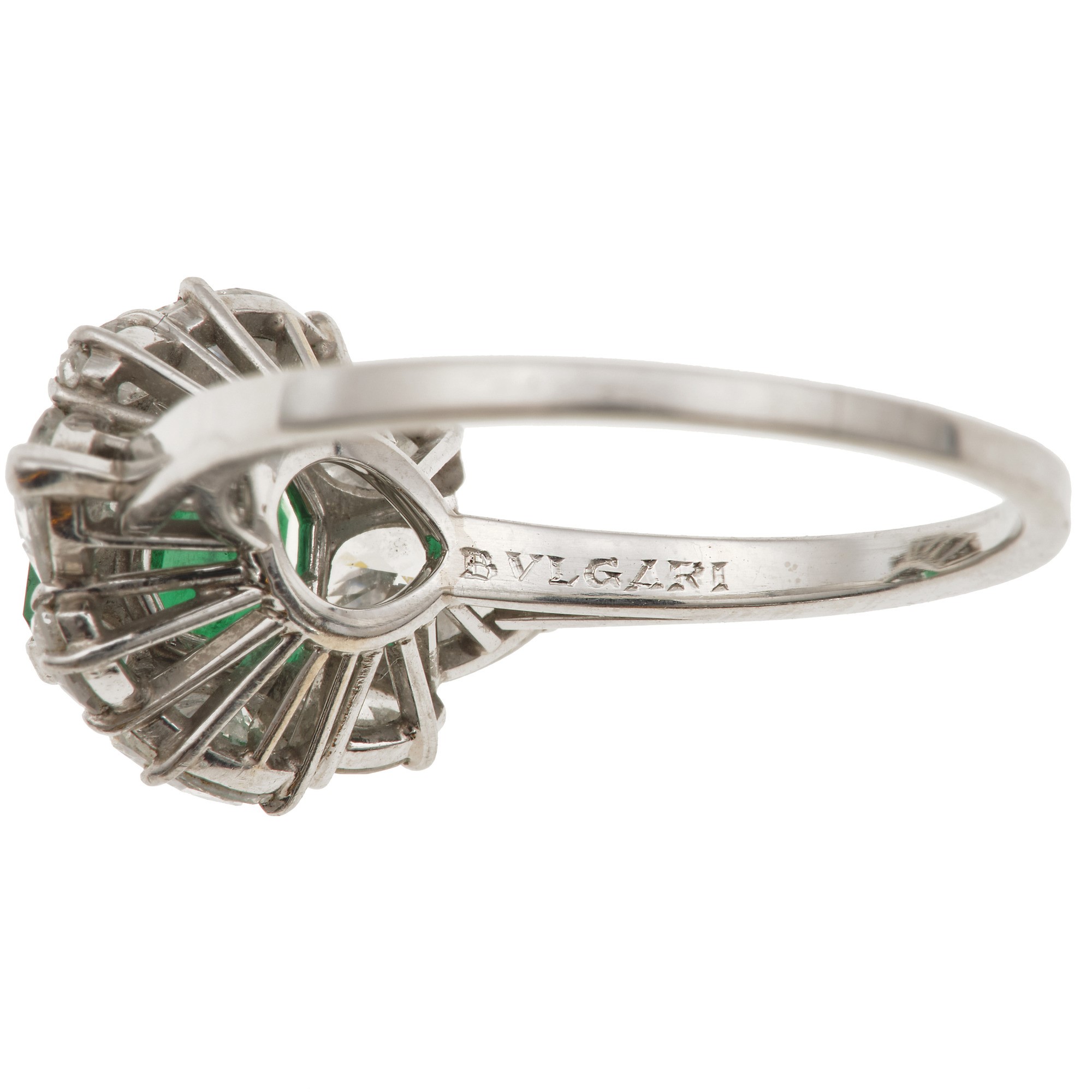 Bulgari. Anello con Smeraldo Zimbabwe di Ct 1.30 Circa e Diamanti a Contorno per Ct 1.94 Circa