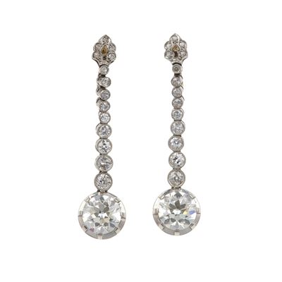 Orecchini Pendenti con Diamanti di Vecchio Taglio di Ct 2.95 e 3.10 Circa