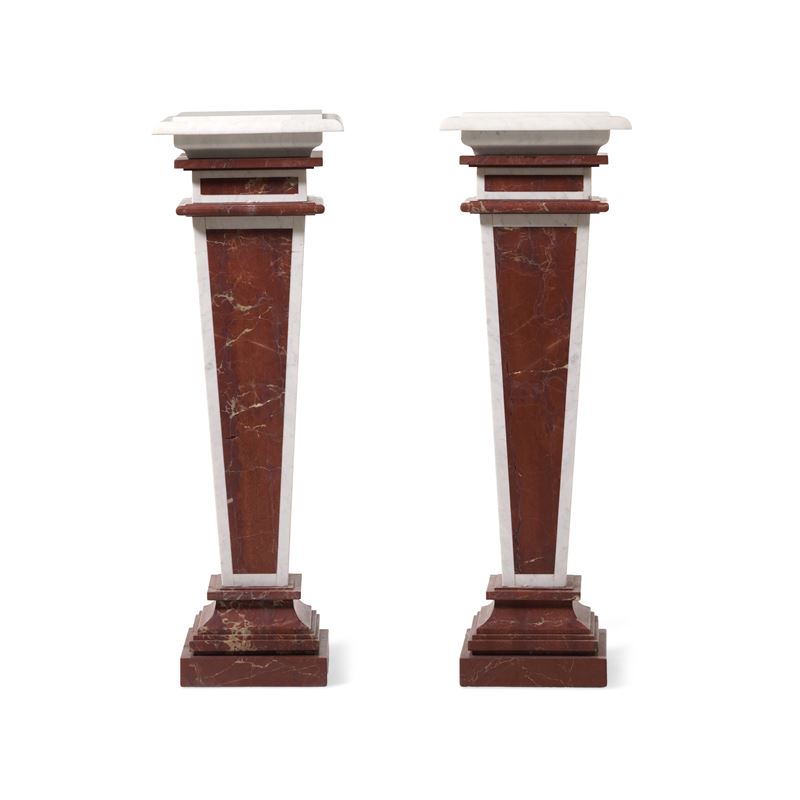 Coppia di colonne a Erma bicolore rosso e bianco. XX secolo.  - Auction Antiques and Antique Games - Cambi Casa d'Aste