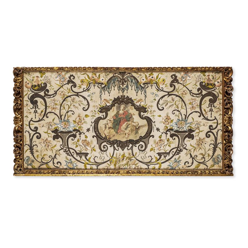 Paliotto da altare in tessuto dipinto e ricamato. XVIII secolo  - Asta Dimore Italiane - Cambi Casa d'Aste