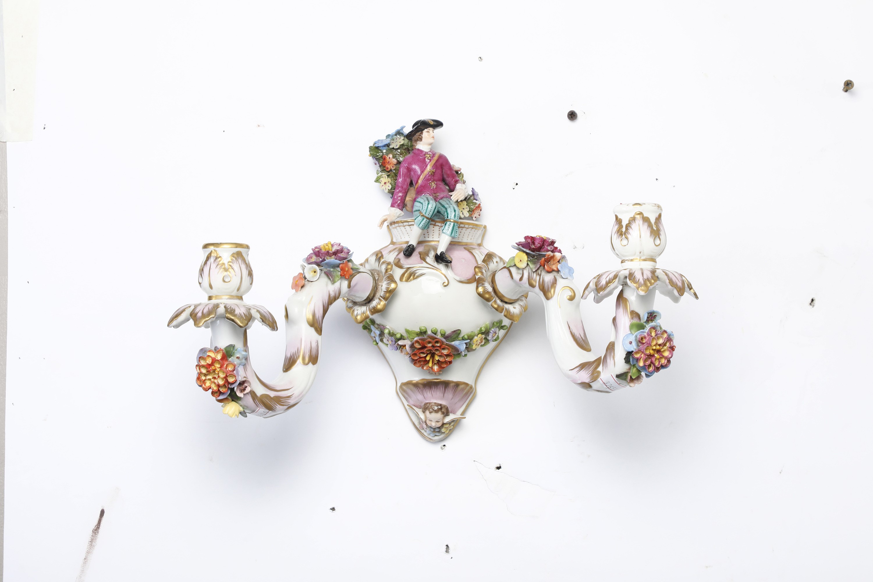 Pseudo Vienna, Coppia di appliques in porcellana, XX secolo