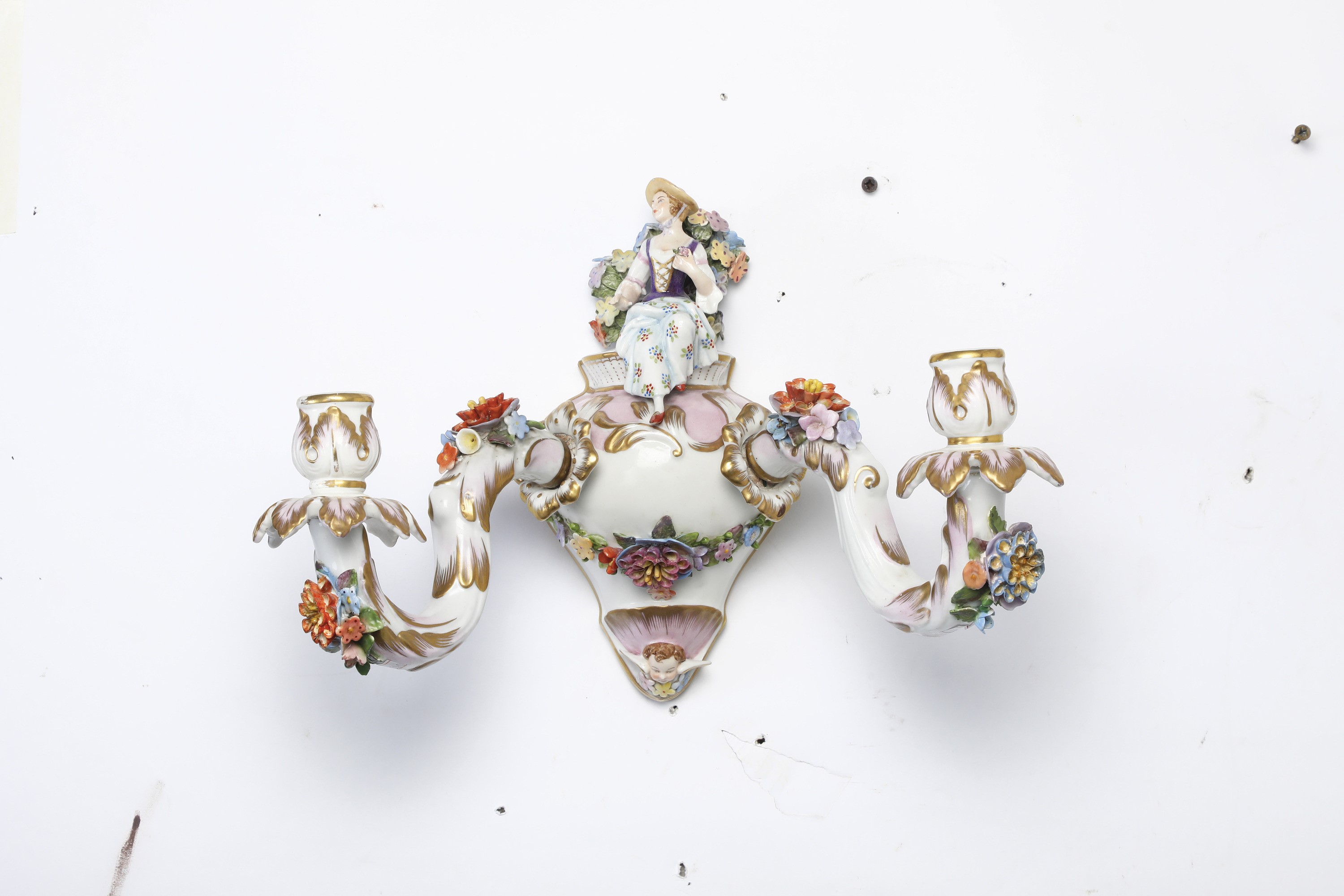 Pseudo Vienna, Coppia di appliques in porcellana, XX secolo