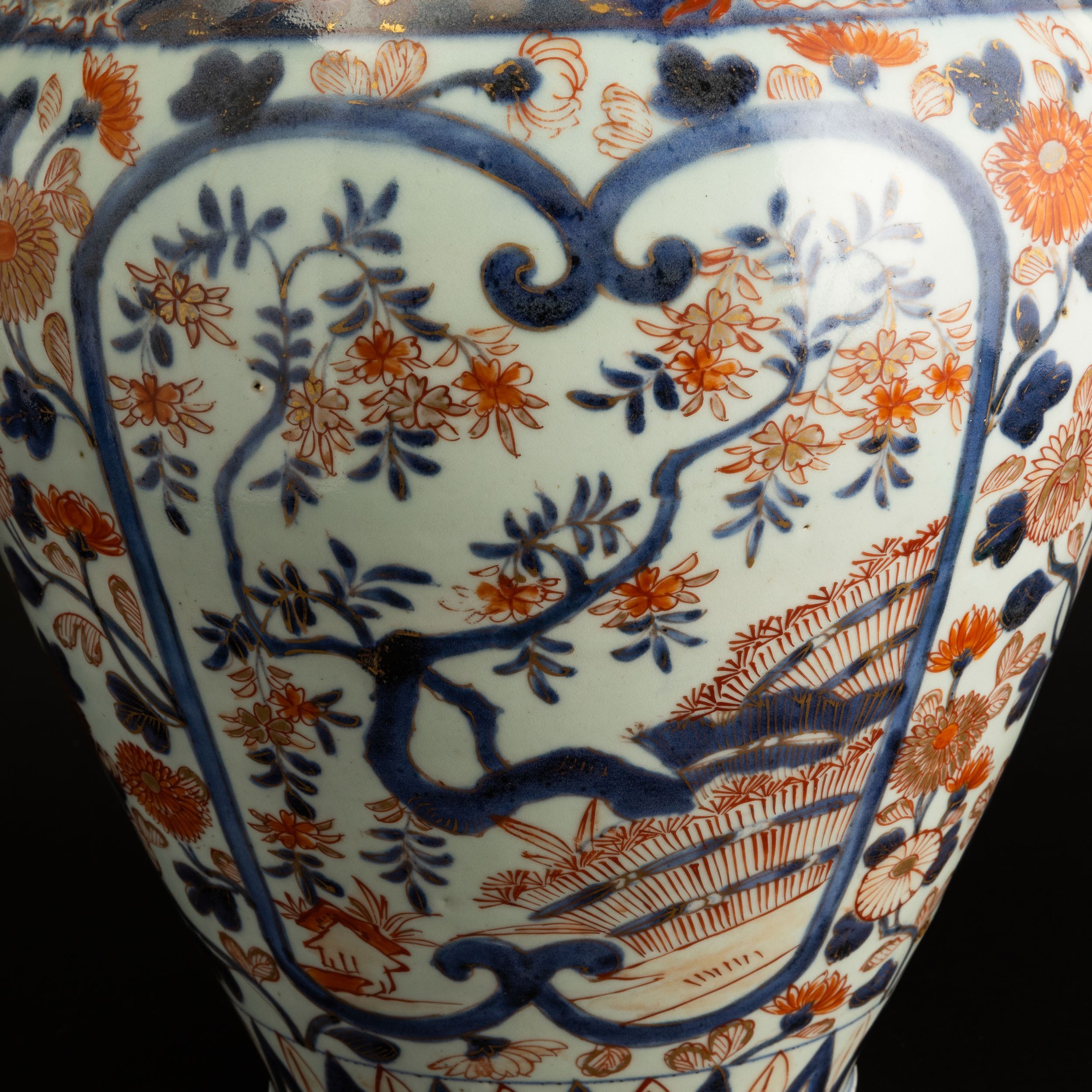 Potiche in Porcellana Imari a Motivi Floreali, Giappone, Periodo Meiji (1868-1912)
