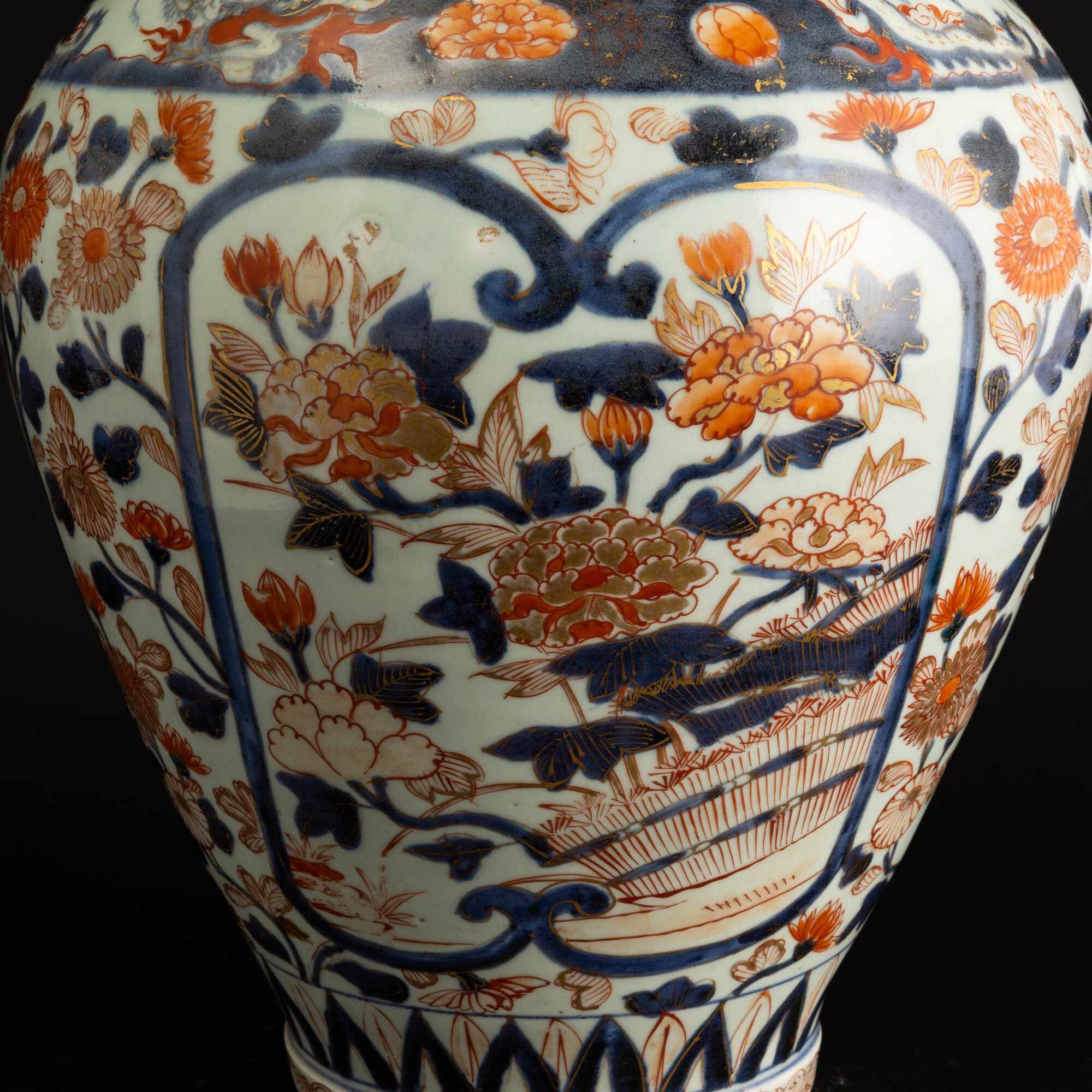Potiche in Porcellana Imari a Motivi Floreali, Giappone, Periodo Meiji (1868-1912)