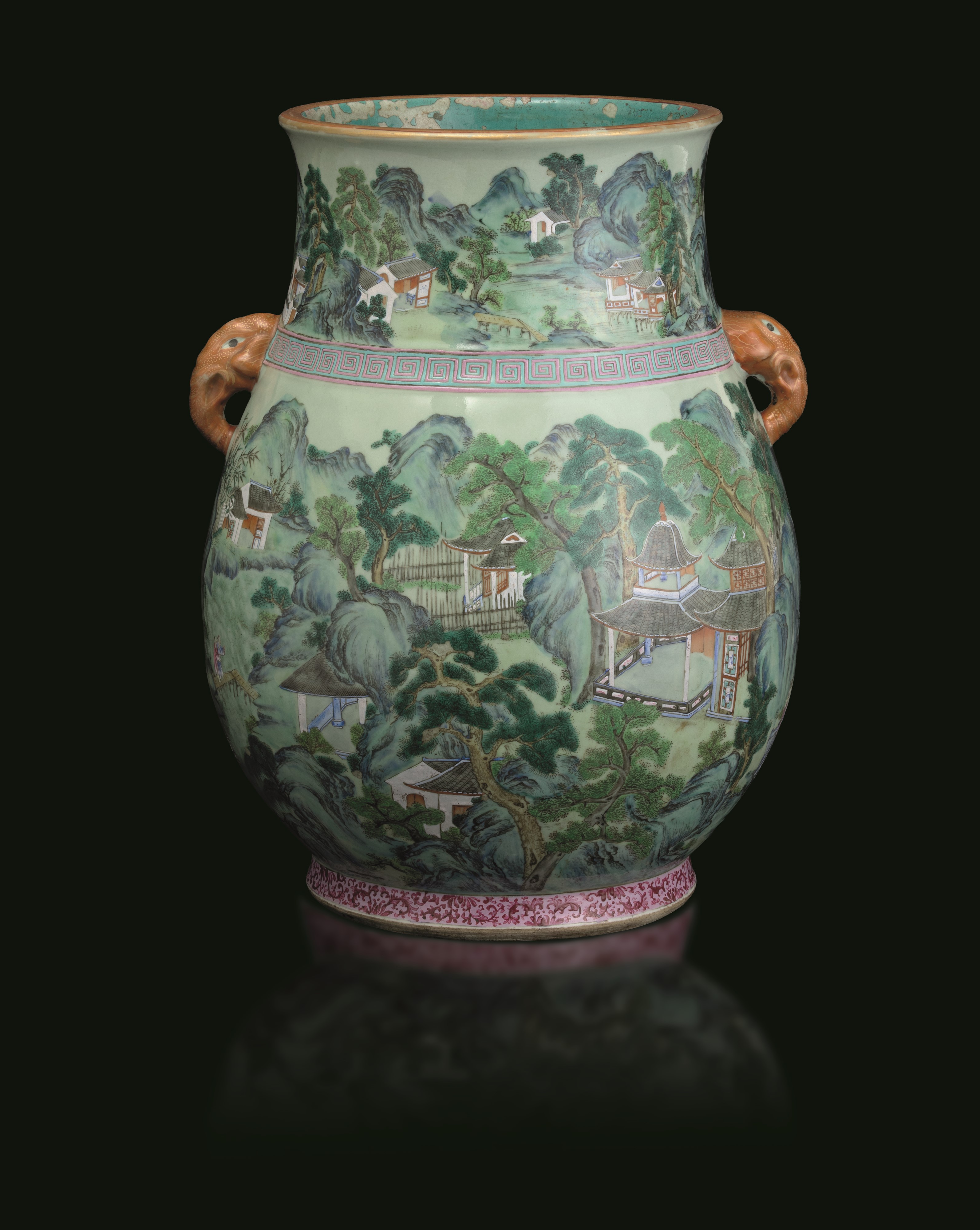 Vaso in Porcellana Policroma Famiglia Rosa Raffigurante Scena Paesaggistica con Motivi Geometrici...