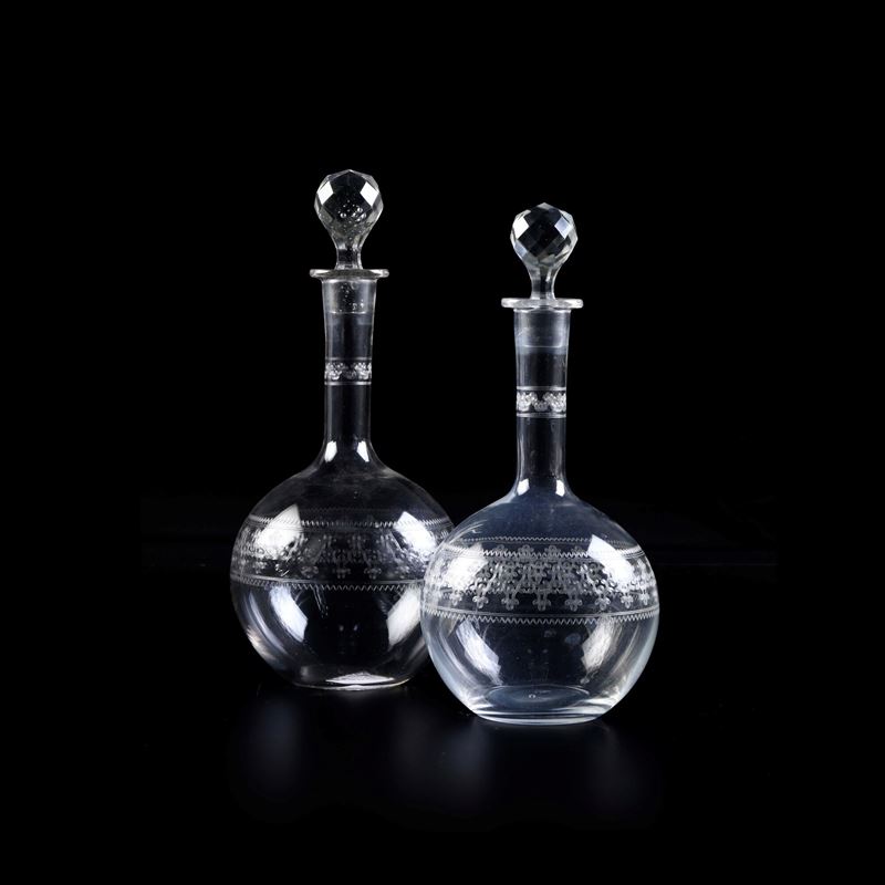 Coppia di bottiglie. Francia, probabilmente Baccarat, fine XIX o primi del XX secolo.  - Auction The Art of the Table - Cambi Casa d'Aste