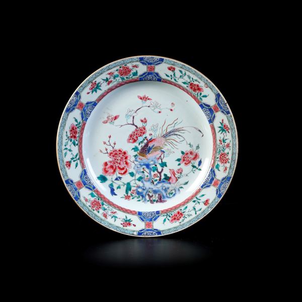 Piatto in porcellana Famiglia Rosa a motivi floreali, Cina, Dinastia Qing, XVIII secolo