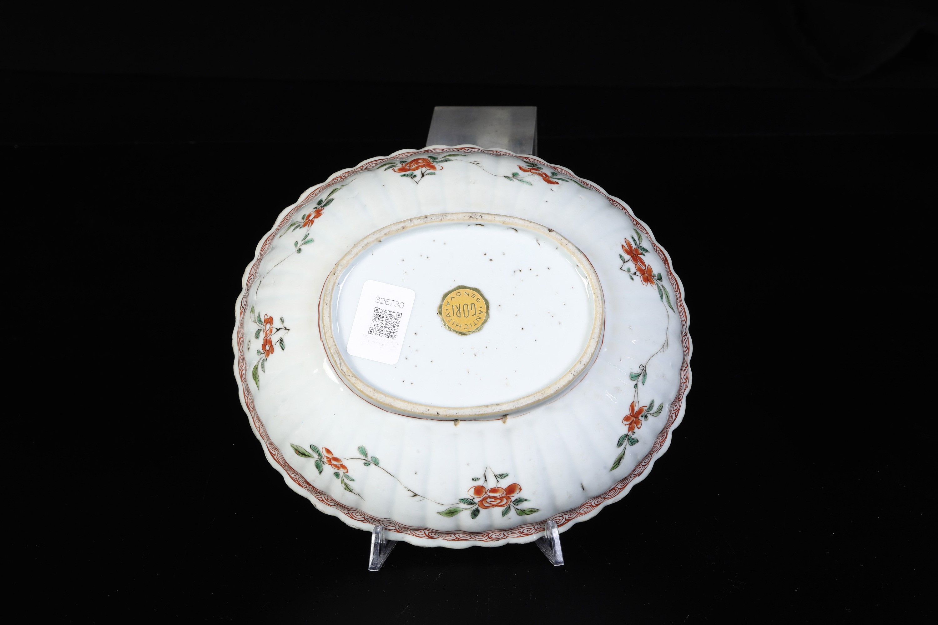 Cina, Dinastia Qing (epoca Kangxi), Piatto in porcellana Famiglia Verde a soggetto naturalistico