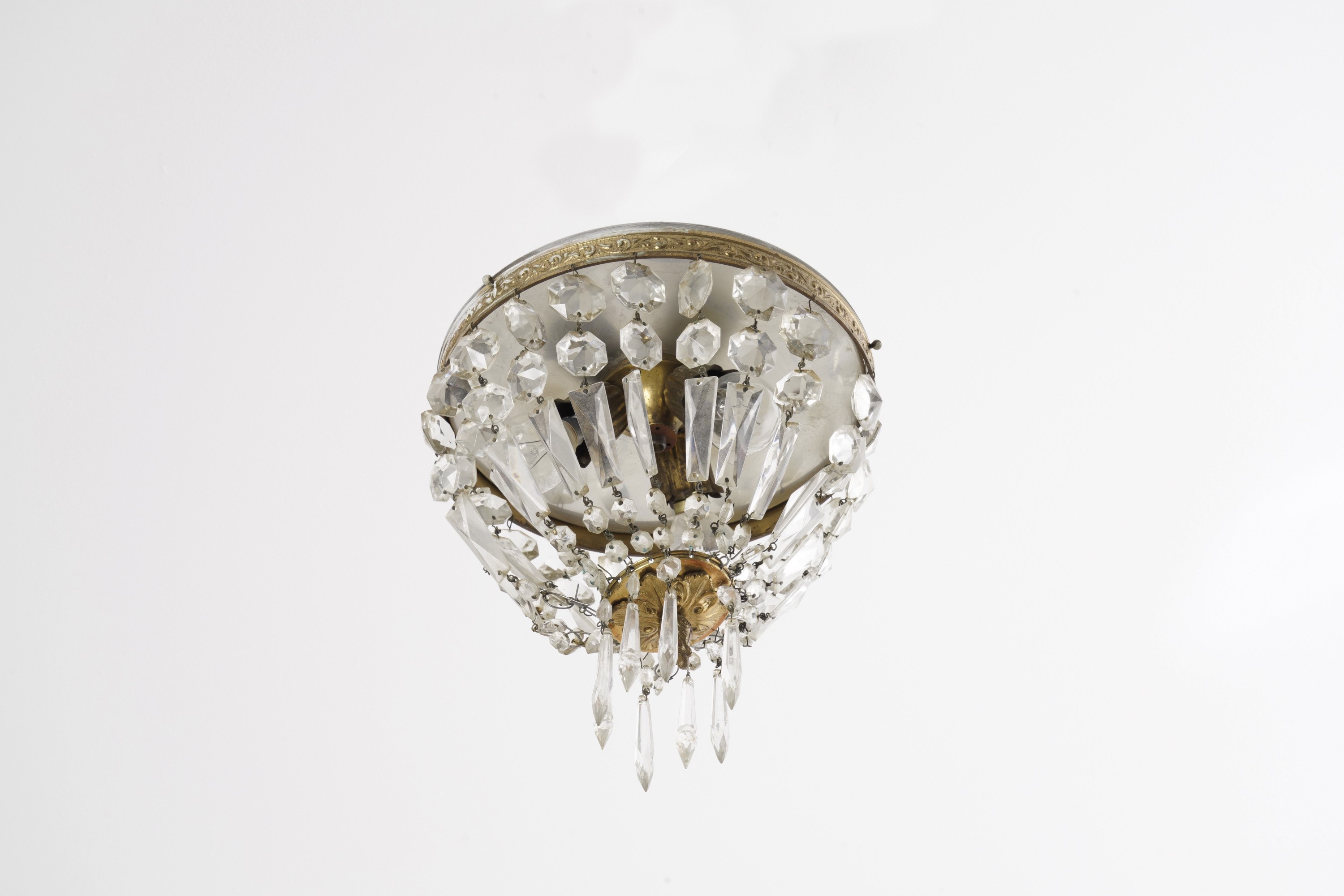 Due Lampadari in Metallo Dorato e Cristalli