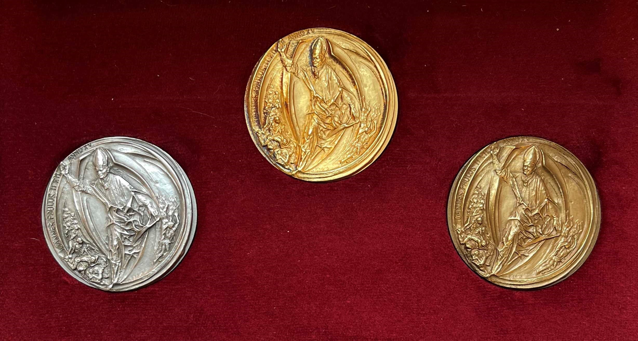 Vaticano. Giovanni Paolo II, 1978-2005. Lotto di Tre Medaglie.
