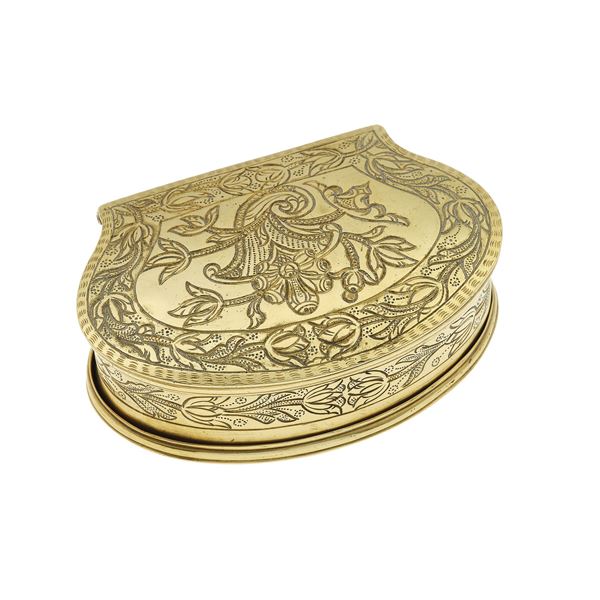 Carved gold box. Unidentified hallmarks