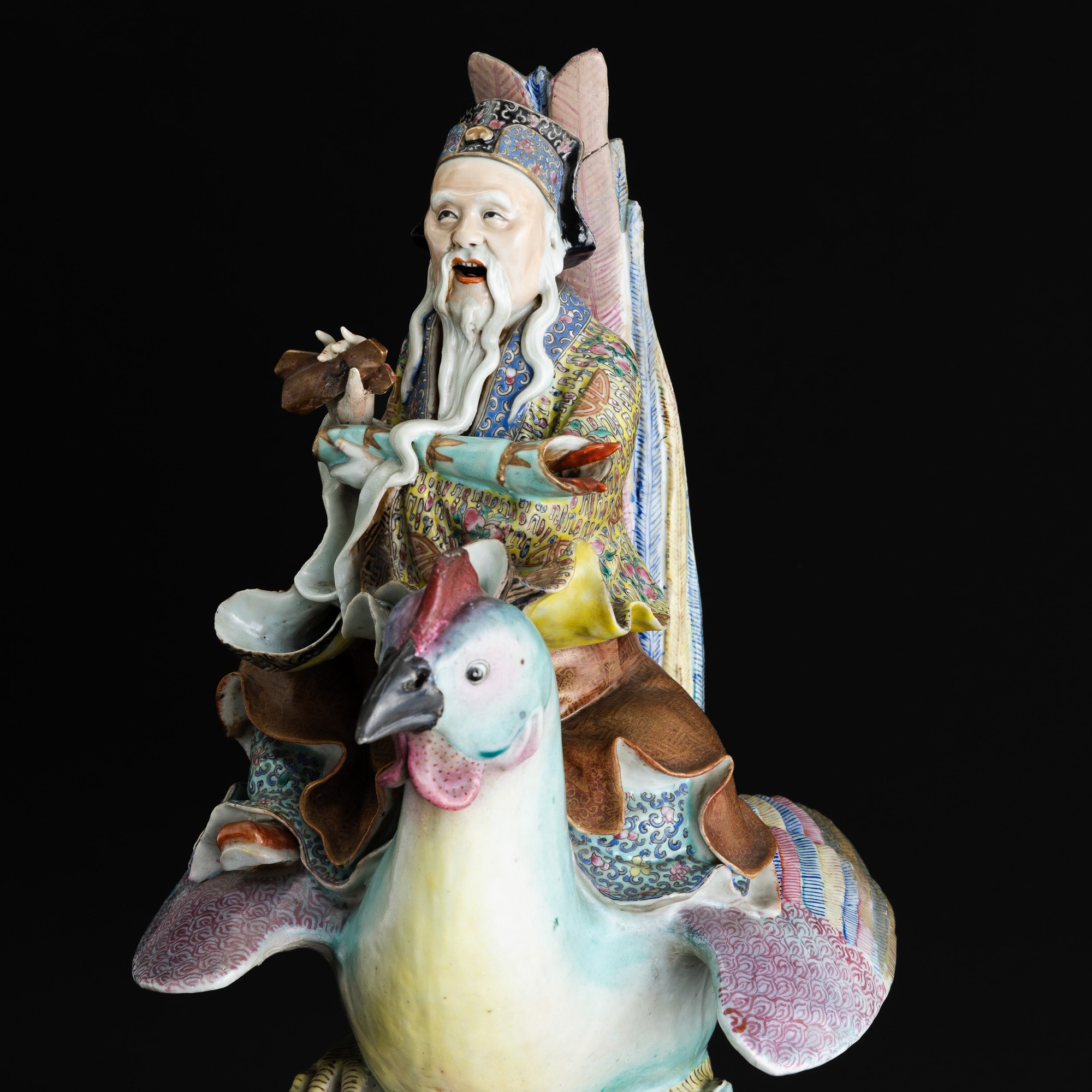 Grande Figura in Porcellana Policroma Raffigurante Saggio a Cavallo di un Gallo, Dinastia Qing, F...