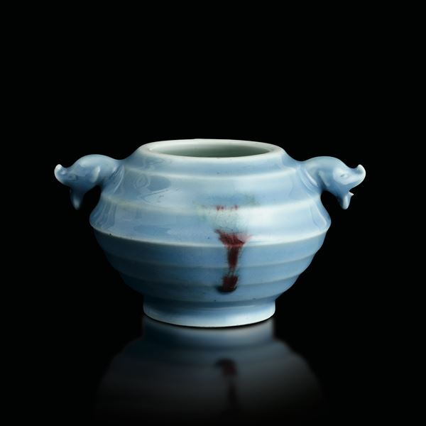 Piccolo vaso sagomato in porcellana Claire de Lune in stile Jun, Cina, Dinastia Qing, XIX secolo
