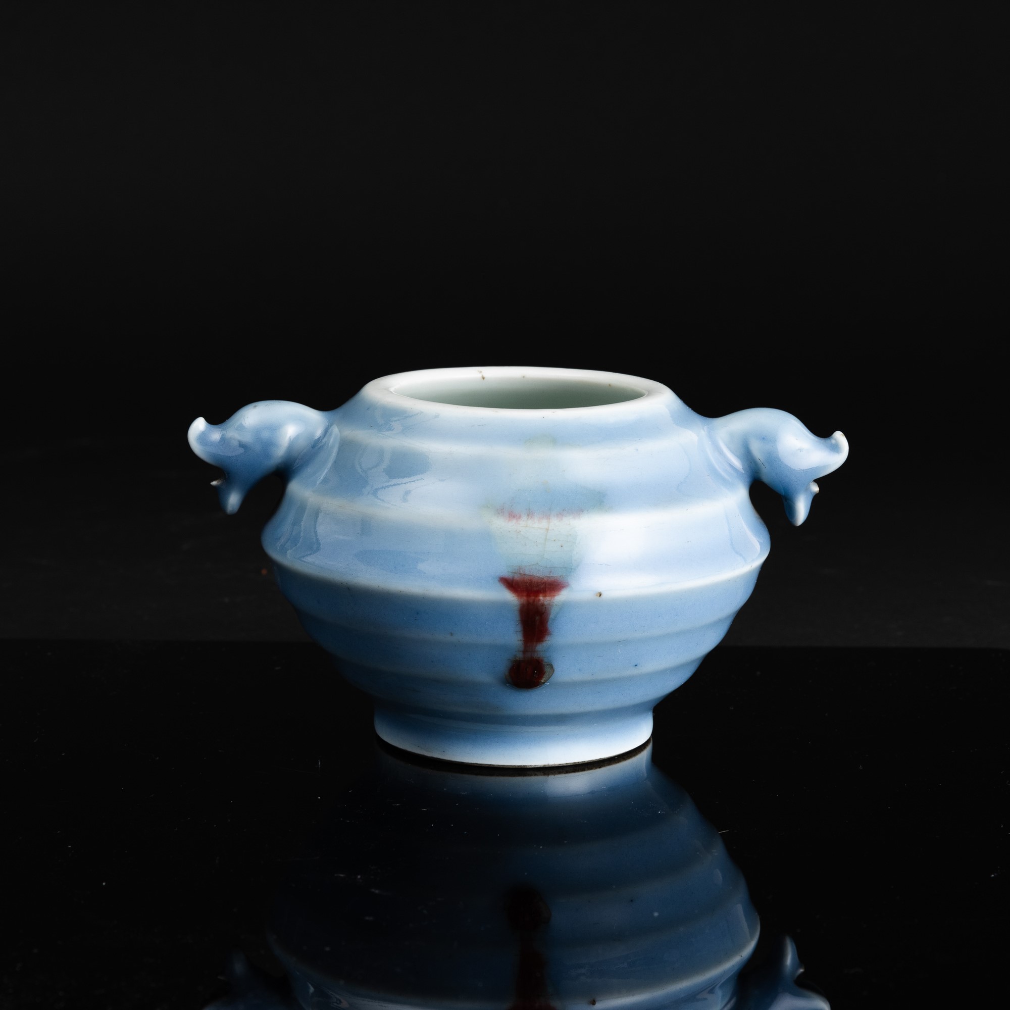 Piccolo Vaso Sagomato in Porcellana Claire De Lune in Stile Jun, Cina, Dinastia Qing, XIX Secolo