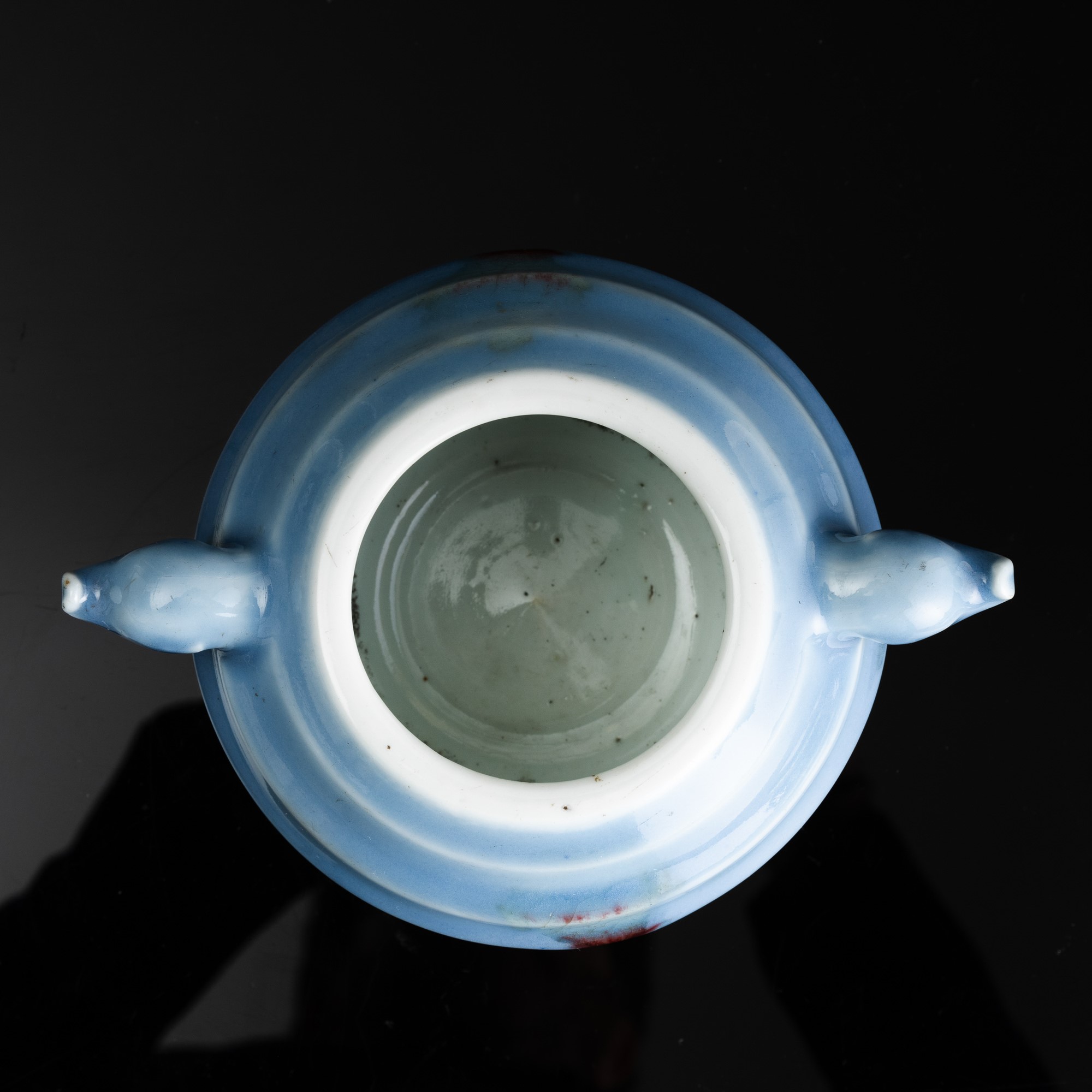 Piccolo Vaso Sagomato in Porcellana Claire De Lune in Stile Jun, Cina, Dinastia Qing, XIX Secolo