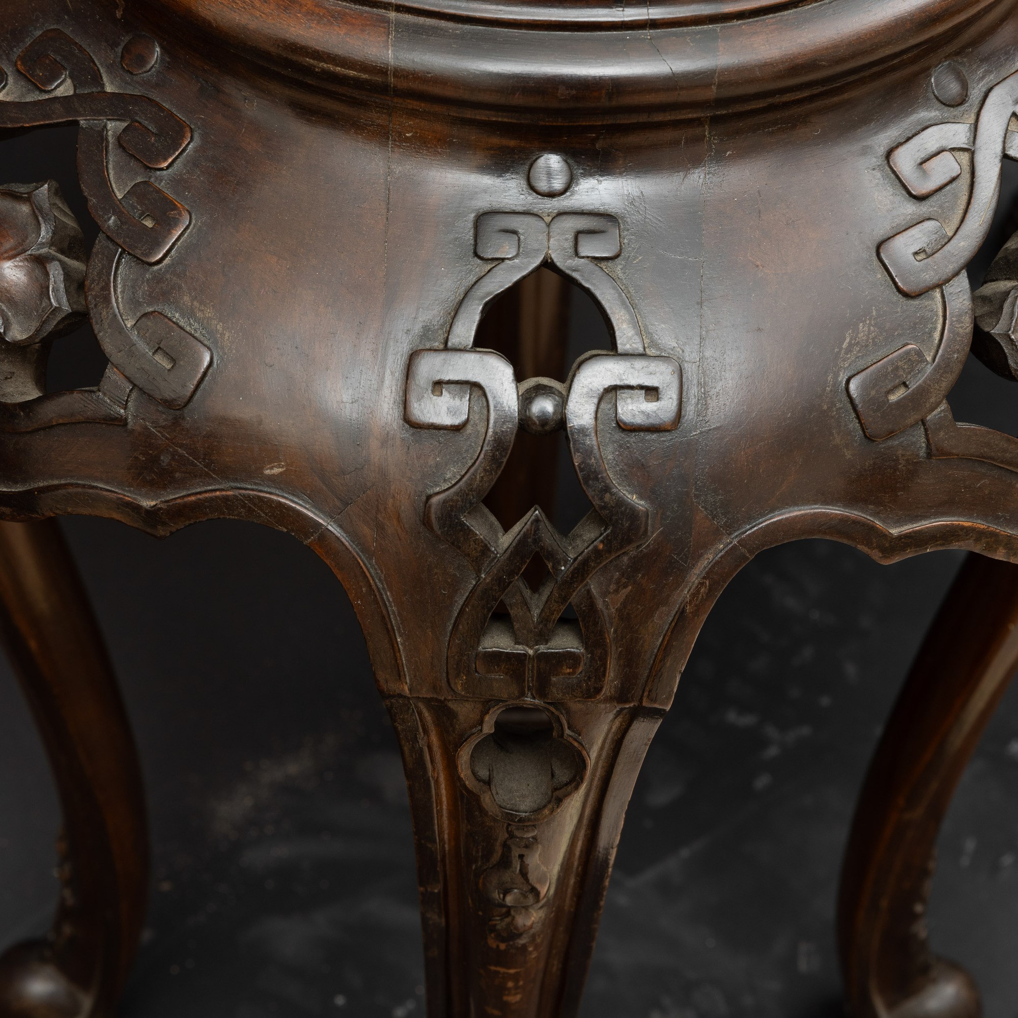 Coppia di Portavasi in Legno di Frutto con Decori Traforati, Cina, Dinastia Qing, XIX Secolo