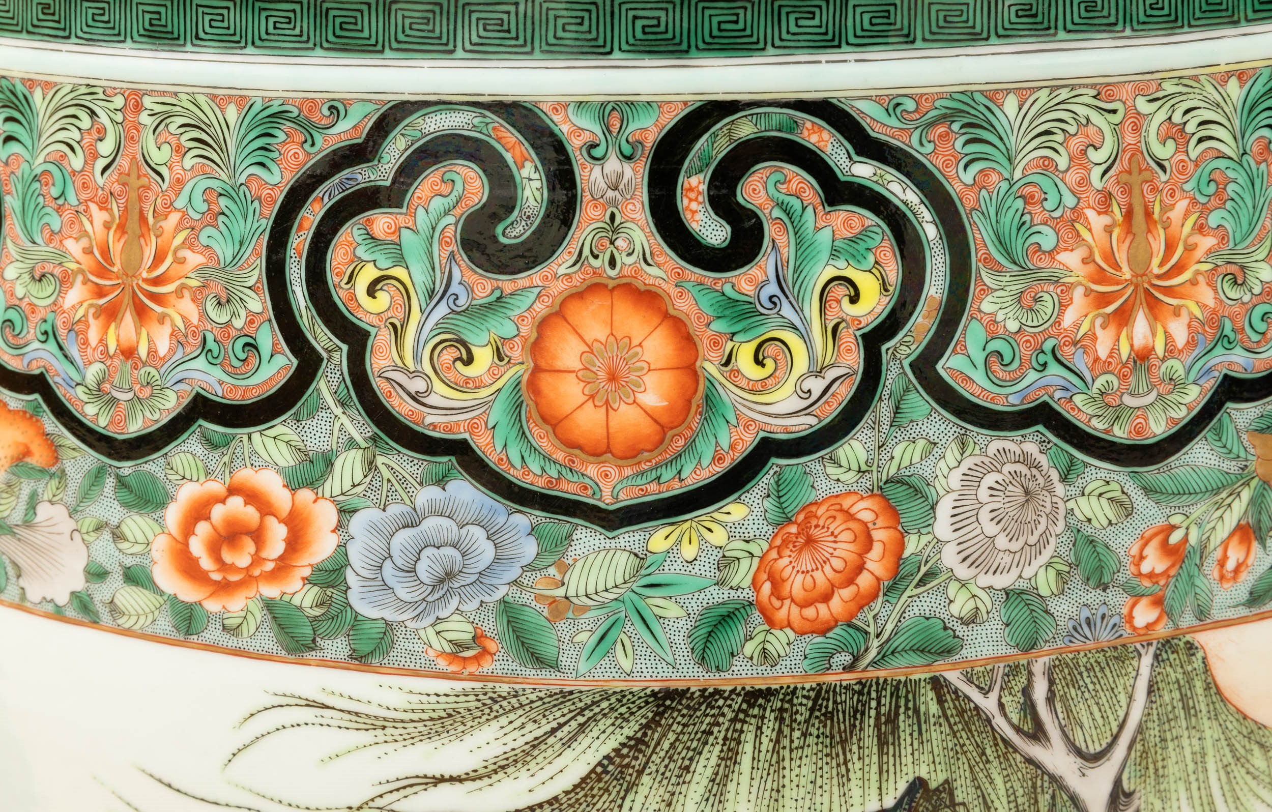 Coppia di Grandi Cachepot in Porcellana Famiglia Verde Raffiguranti Scene di Corte Entro Riserve ...