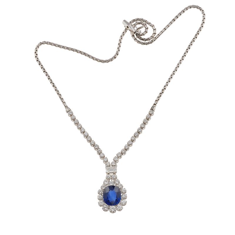 Burma sapphire weighing 4.61 carats and diamond necklace. Gemmological Report R.A.G. Torino n. C25015mn  - Auction Fine Jewellery - Cambi Casa d'Aste