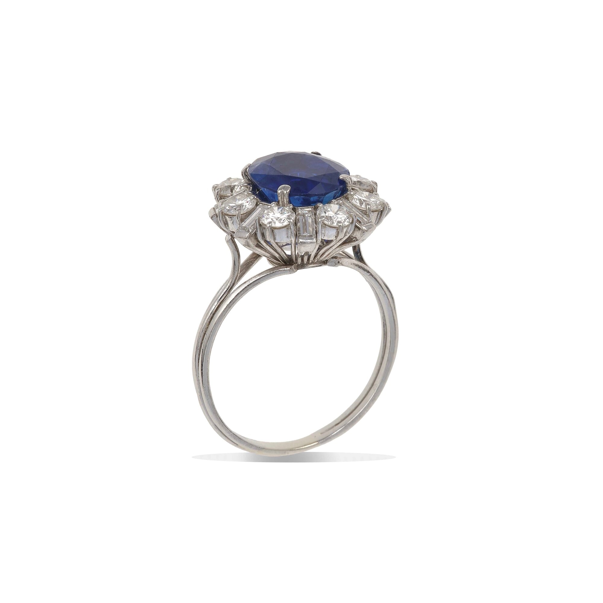Anello con Zaffiro Sri Lanka di Ct 4.58, Nessuna Indicazione di Riscaldamento, e Diamanti
