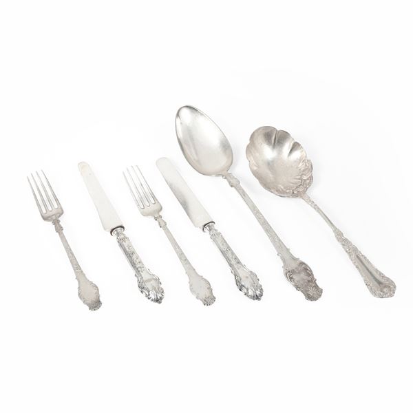 Servizio di posate in metallo argentato