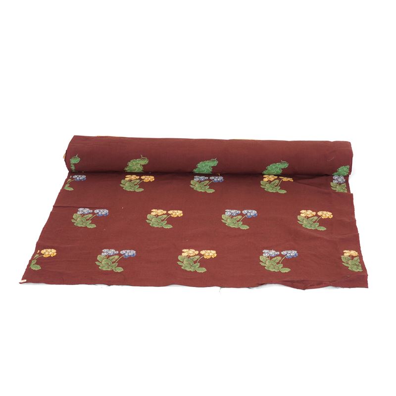 Una pezza di cotone marrone con fiori ricamati  - Asta Tappeti antichi dalla collezione di Manlio e Raoul Cabib | Seconda Parte - Cambi Casa d'Aste