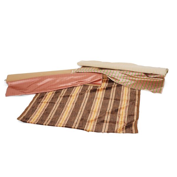 Lotto di tre pezze in velluto e seta a righe