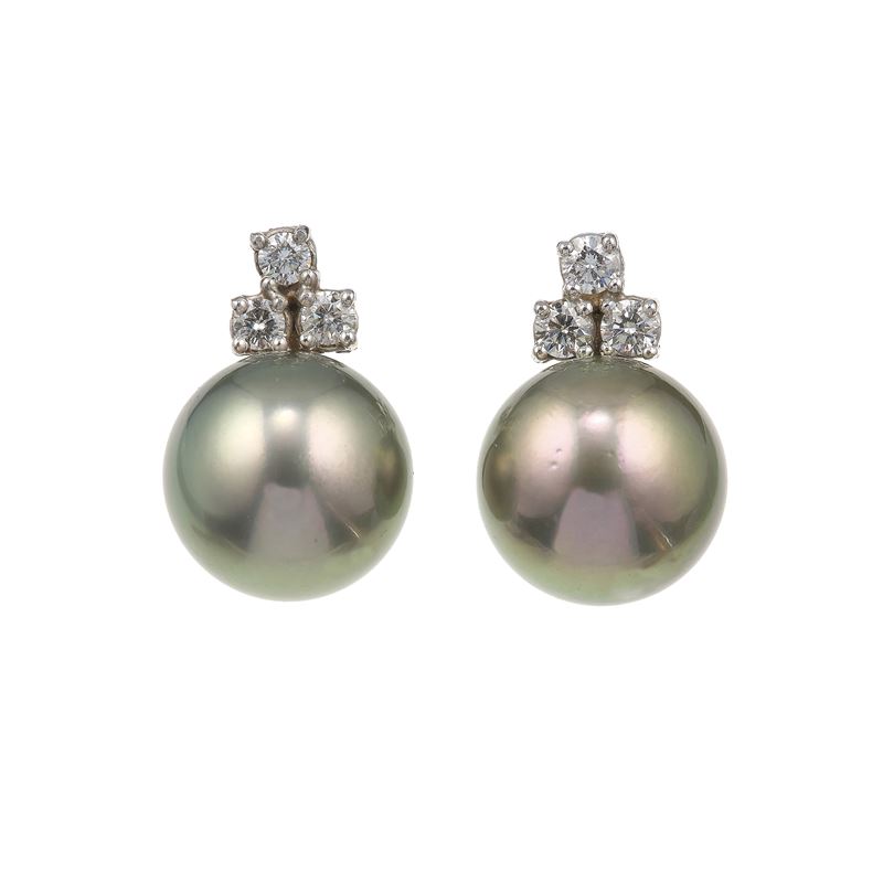 Orecchini con perle Tahiti 13.29mm e diamanti taglio brillante  - Asta Gioielli - Cambi Casa d'Aste