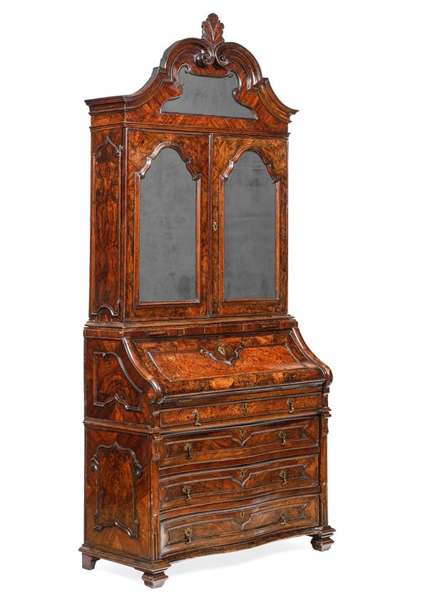 Trumeau lastronato in radica. Lombardia, XVIII secolo