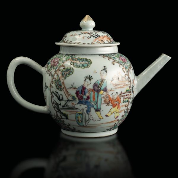 Teiera in porcellana Famiglia Rosa raffigurante scena di vita comune, Dinastia Qing, epoca Qianlong (1736-1796)
