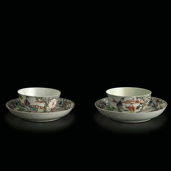 Lotto composto di due piatti e due tazzine in porcellana Famiglia Rosa raffiguranti scena di vita comune, Cina, Dinastia Qing, epoca Qianlong (1736-1796)