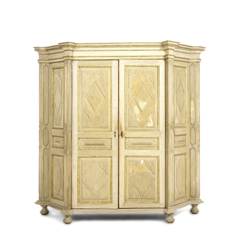 Armadio da sacrestia in legno intagliato, laccato e dorato. XVIII secolo  - Asta Antiquariato - Cambi Casa d'Aste