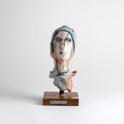 Senza titolo (Testina), scultura in ceramica su base in legno