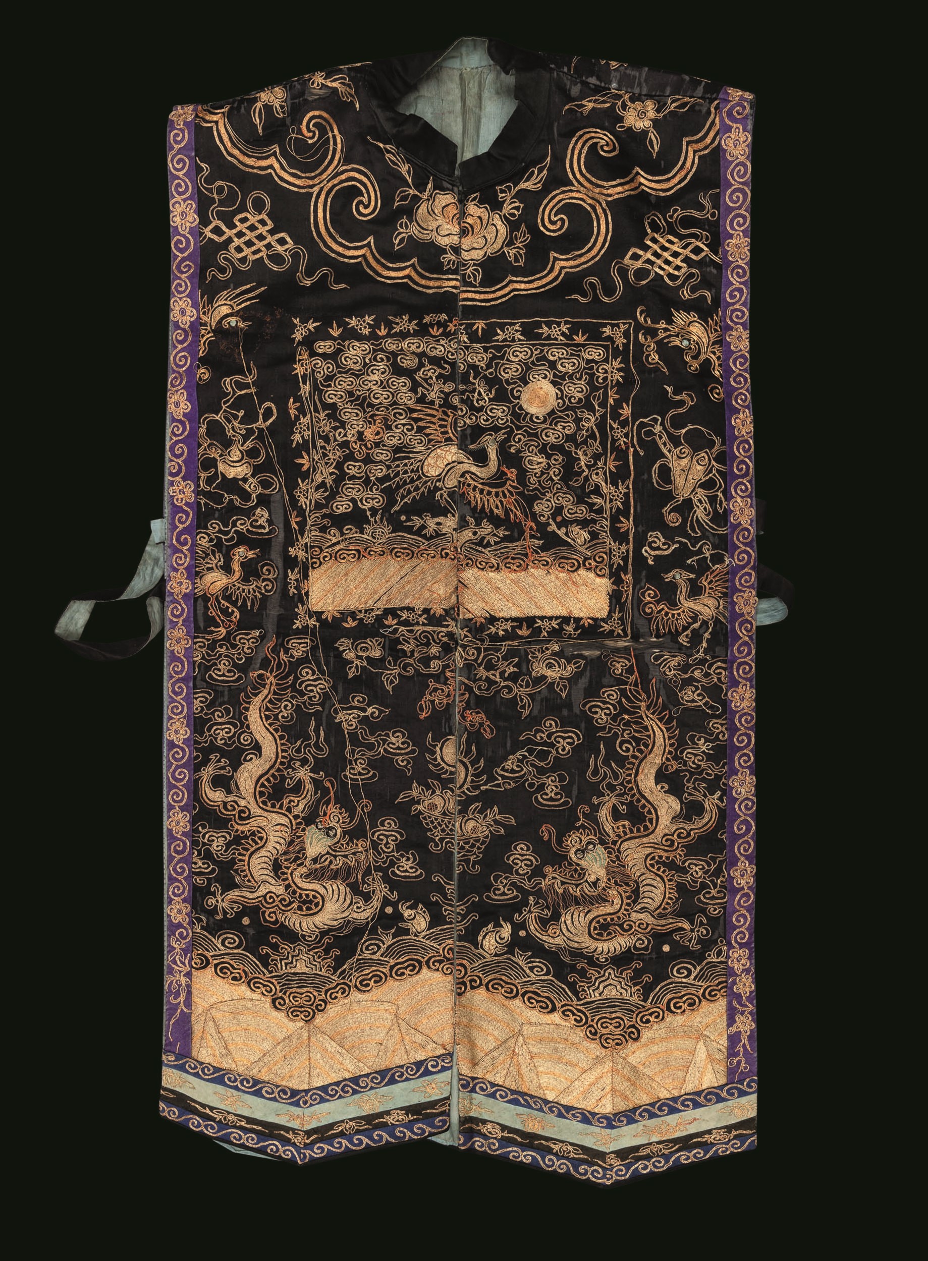 Cina, Dinastia Qing (XIX secolo), Sopravveste femminile tipo jifu senza maniche in satin di seta,...