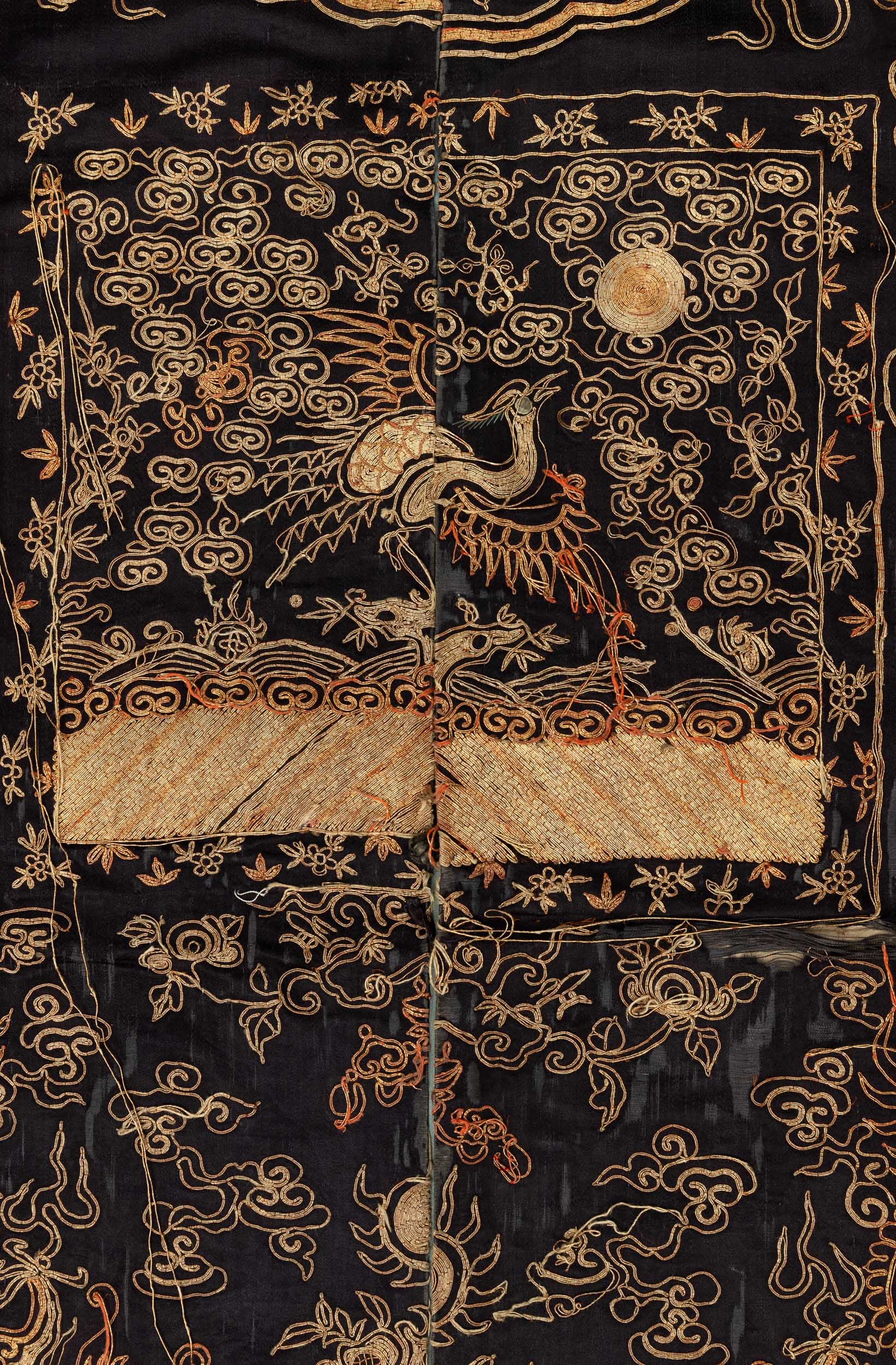 Cina, Dinastia Qing (XIX secolo), Sopravveste femminile tipo jifu senza maniche in satin di seta,...