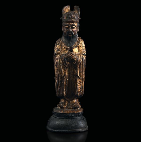 Figura in bronzo raffigurante dignitario eretto con tracce di doratura, Cina, XVII secolo