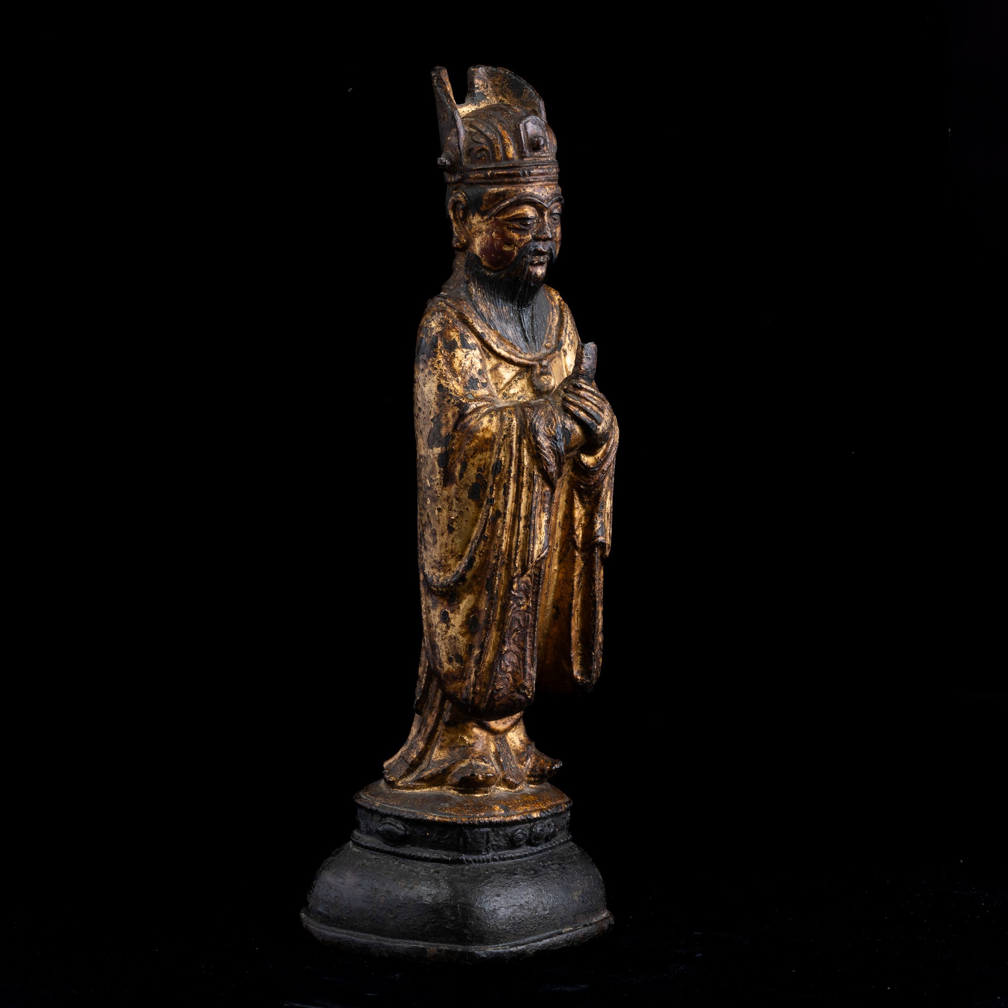 Figura in Bronzo Raffigurante Dignitario Eretto con Tracce di Doratura, Cina, XVII Secolo
