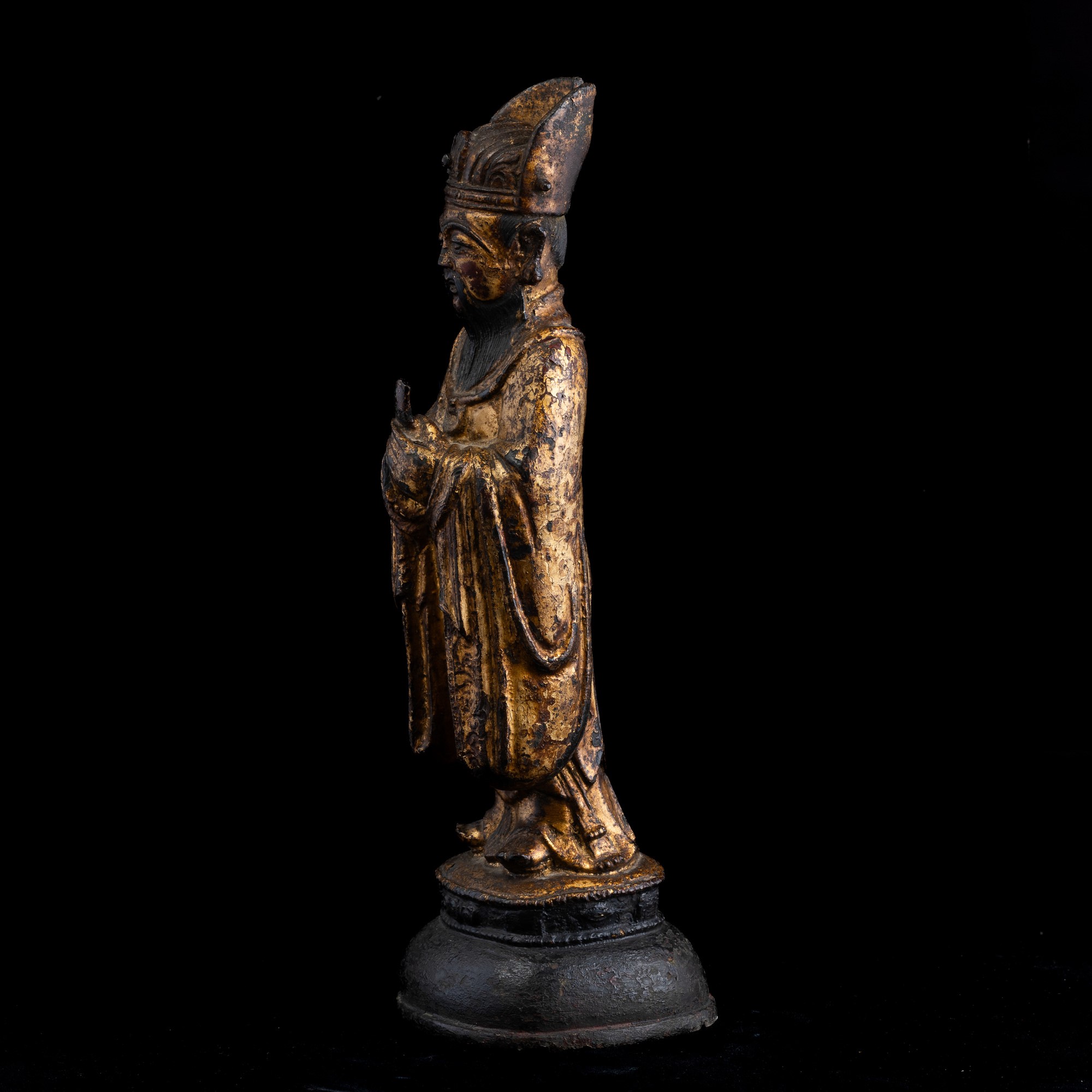 Figura in Bronzo Raffigurante Dignitario Eretto con Tracce di Doratura, Cina, XVII Secolo