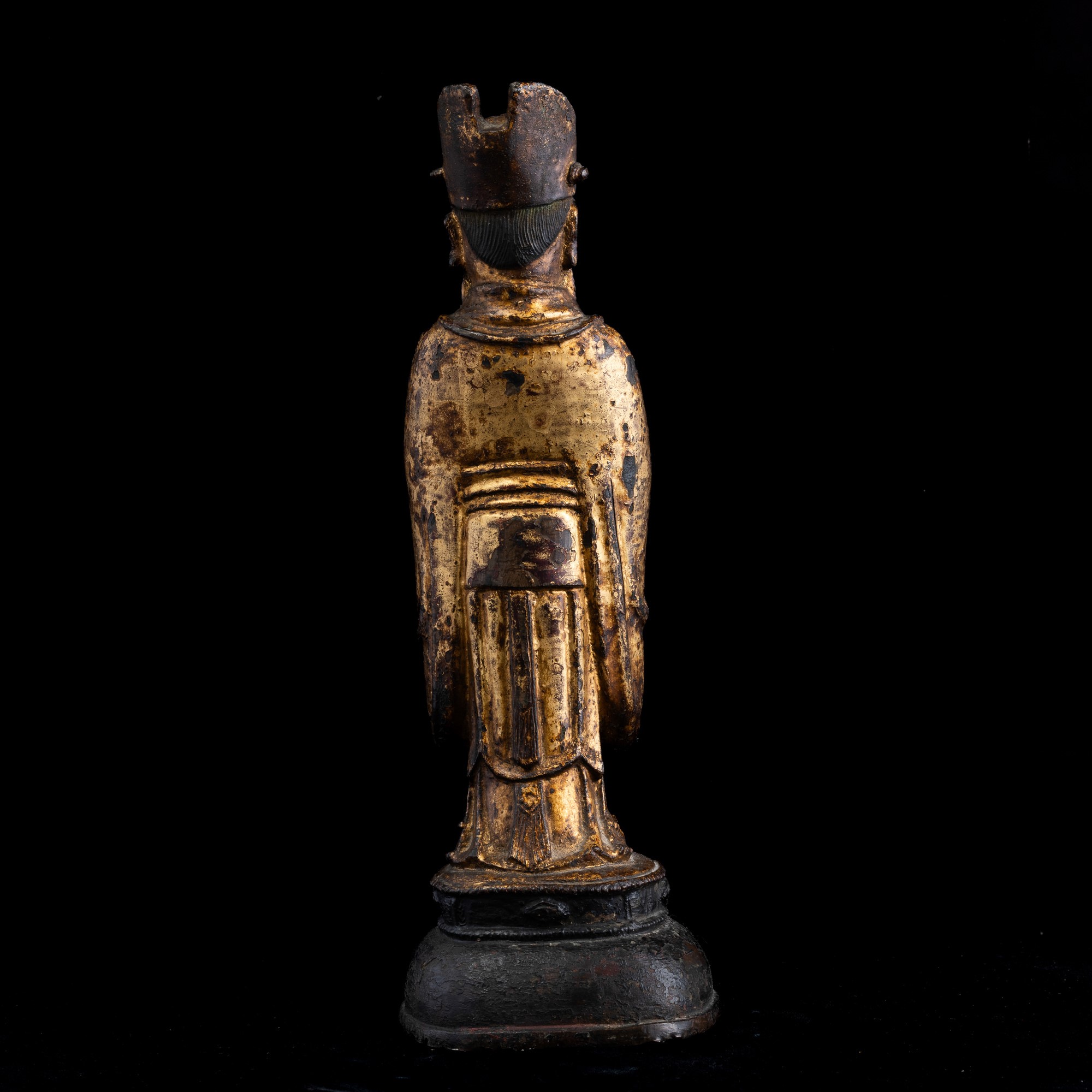 Figura in Bronzo Raffigurante Dignitario Eretto con Tracce di Doratura, Cina, XVII Secolo