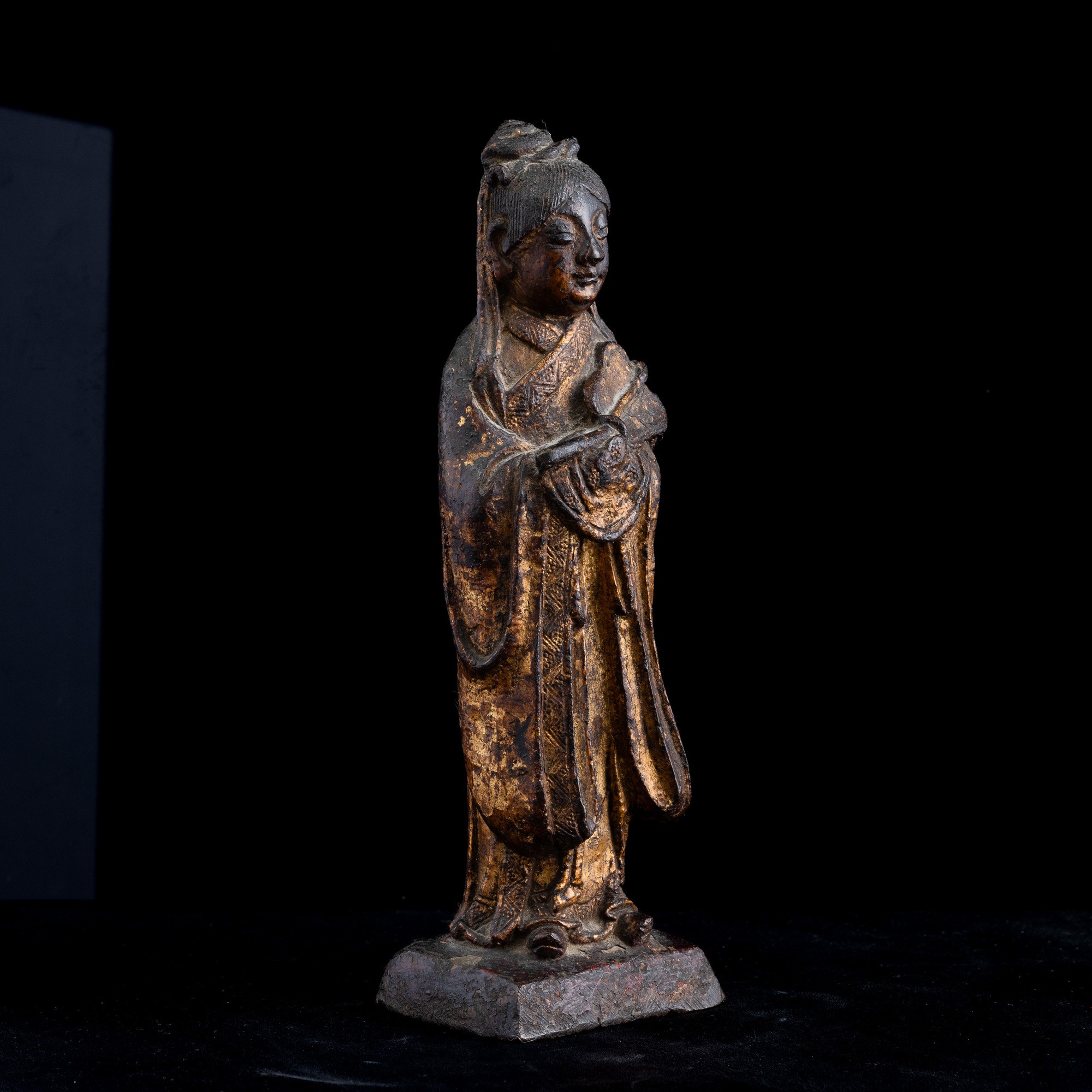 Figura in Bronzo Raffigurante Fanciulla con Tracce di Doratura, Cina, Dinastia Ming, XVII Secolo